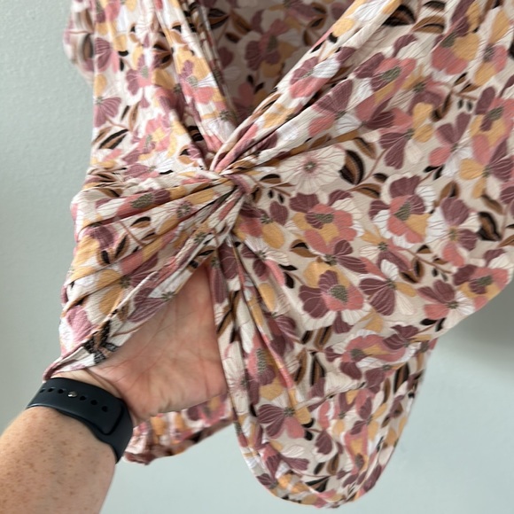 Willow + Root Twisted Open Back Top Versatile Floral Print Medium Multi Color - Picture 7 of 15